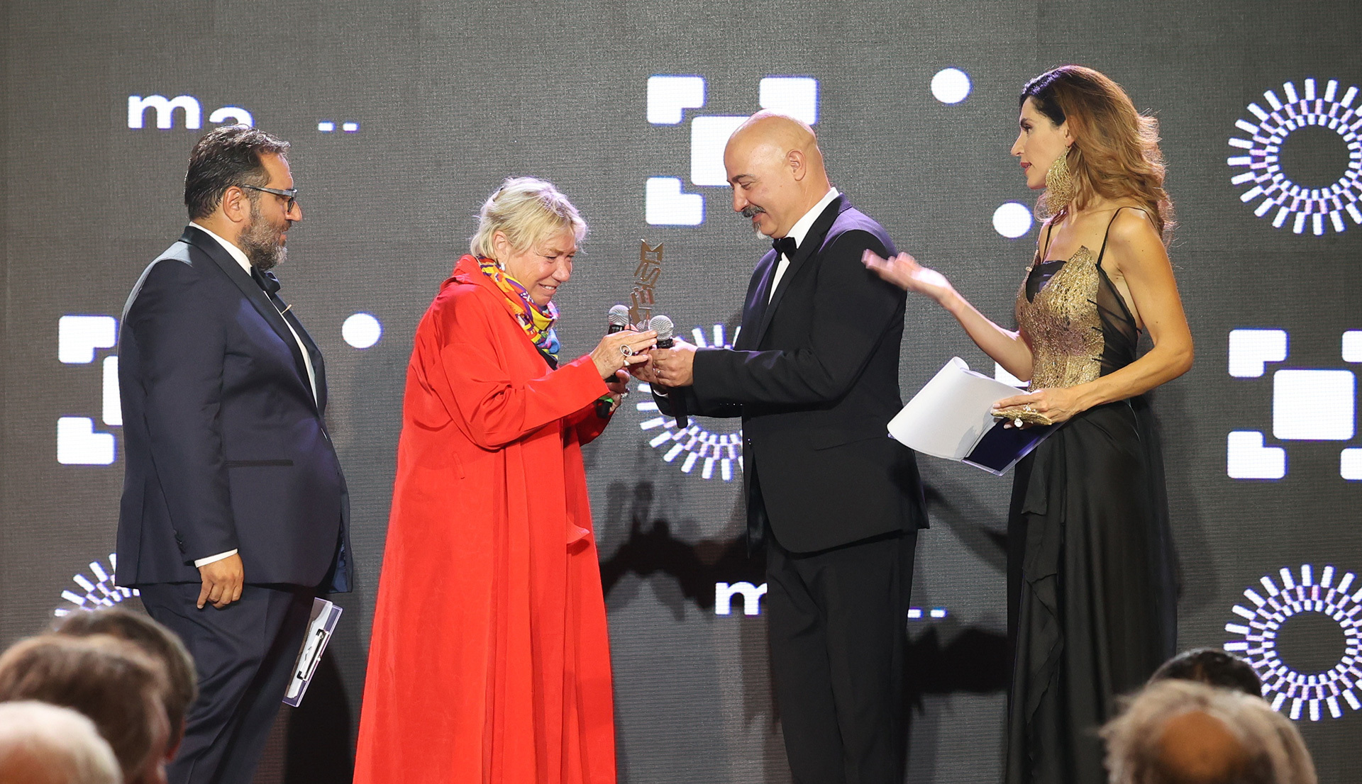 Carlotta de Bevilacqua while receiving the MANIBUS award
