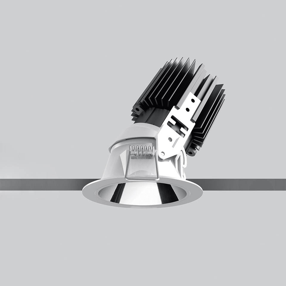 Everything 80 - Round - Trim - Adj - 18° 2700K - Black trim / Polished metal deflector