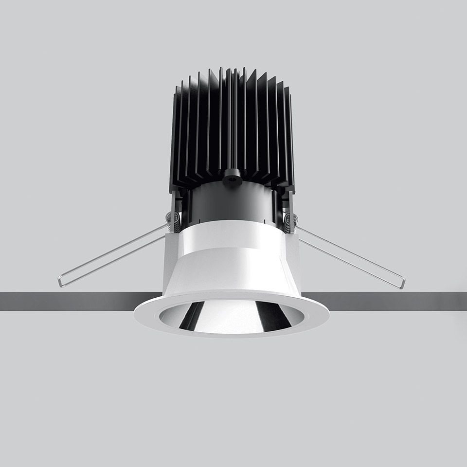 Everything 80 - Round - Trim - 18° 2700K - Black trim / Polished metal deflector