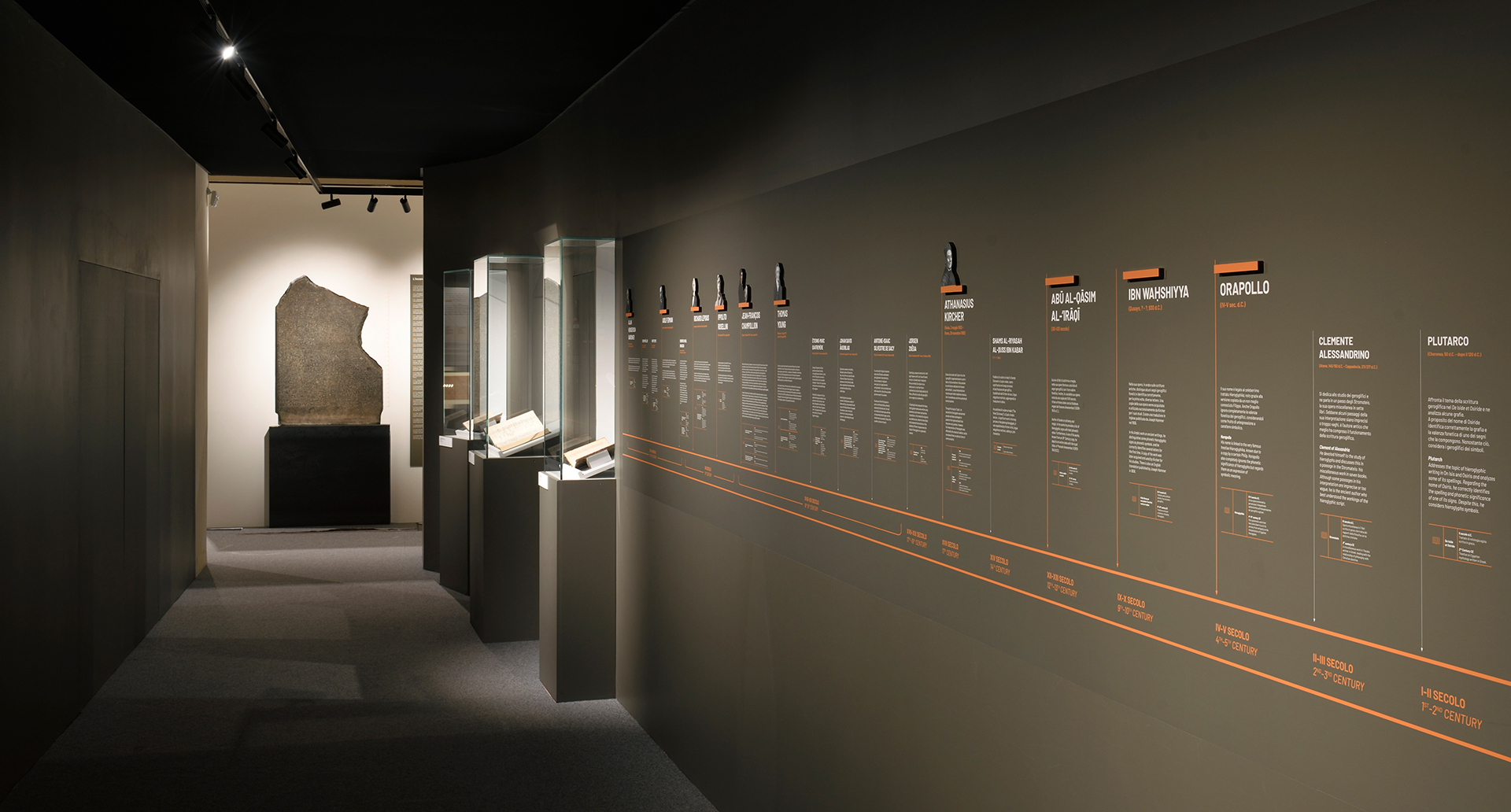 Immagine di un corridoio del Museo Egizio con installato A.24 e Vector